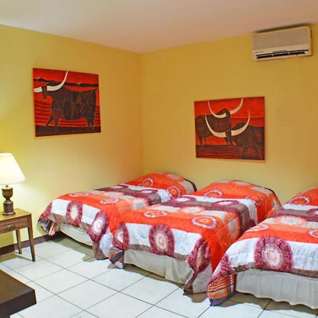 Hotel Plaza Cosiguina Чинандега Экстерьер фото