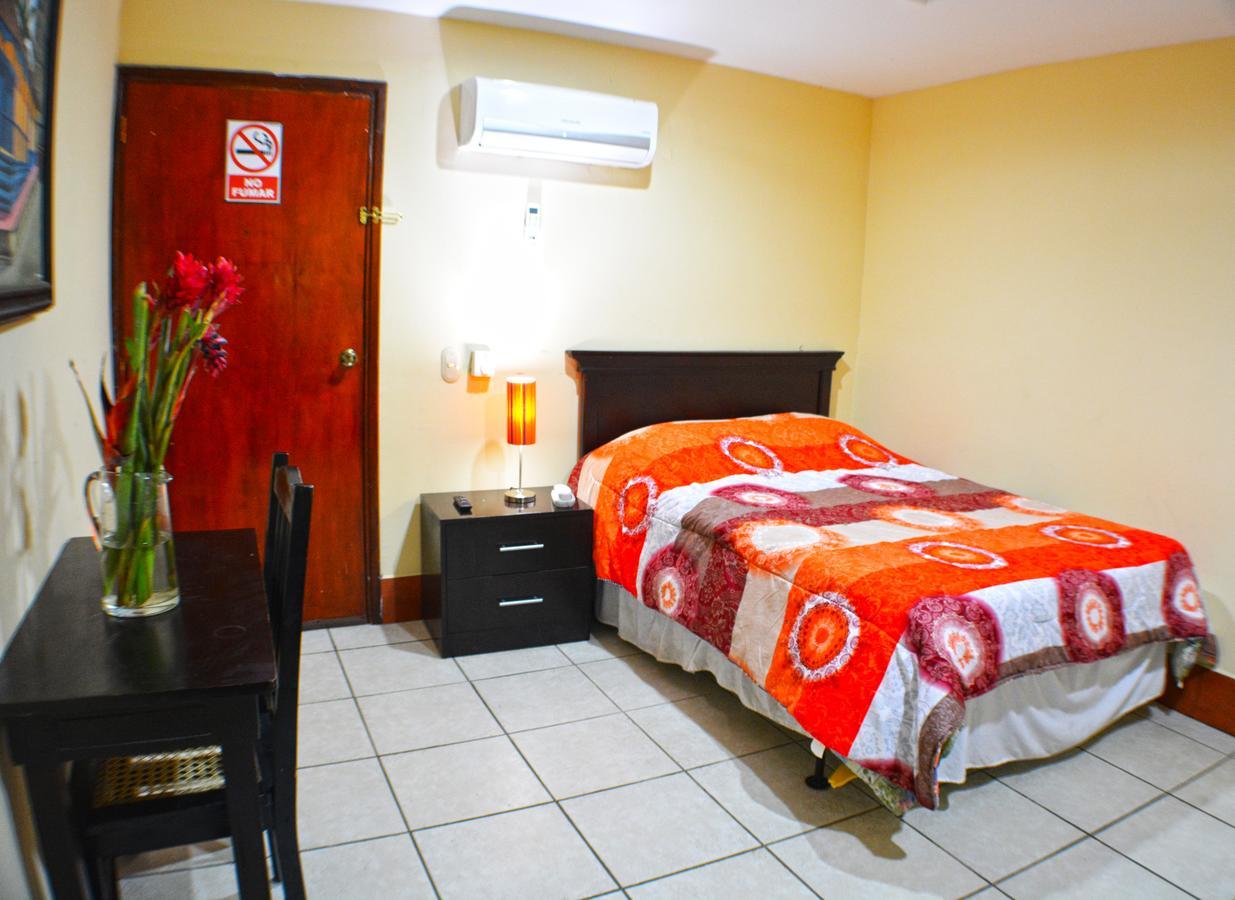 Hotel Plaza Cosiguina Чинандега Экстерьер фото