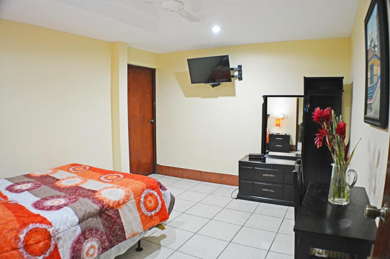 Hotel Plaza Cosiguina Чинандега Экстерьер фото