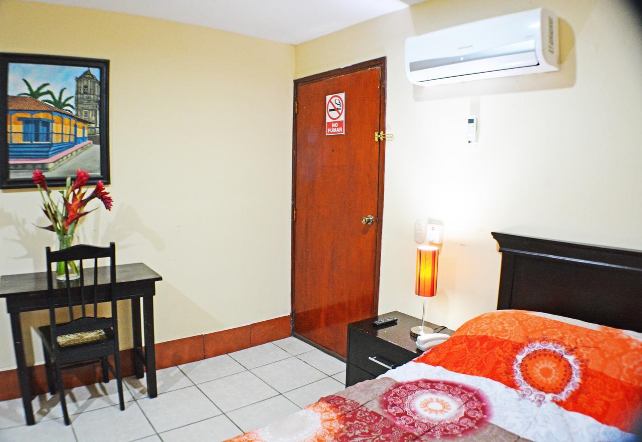 Hotel Plaza Cosiguina Чинандега Экстерьер фото